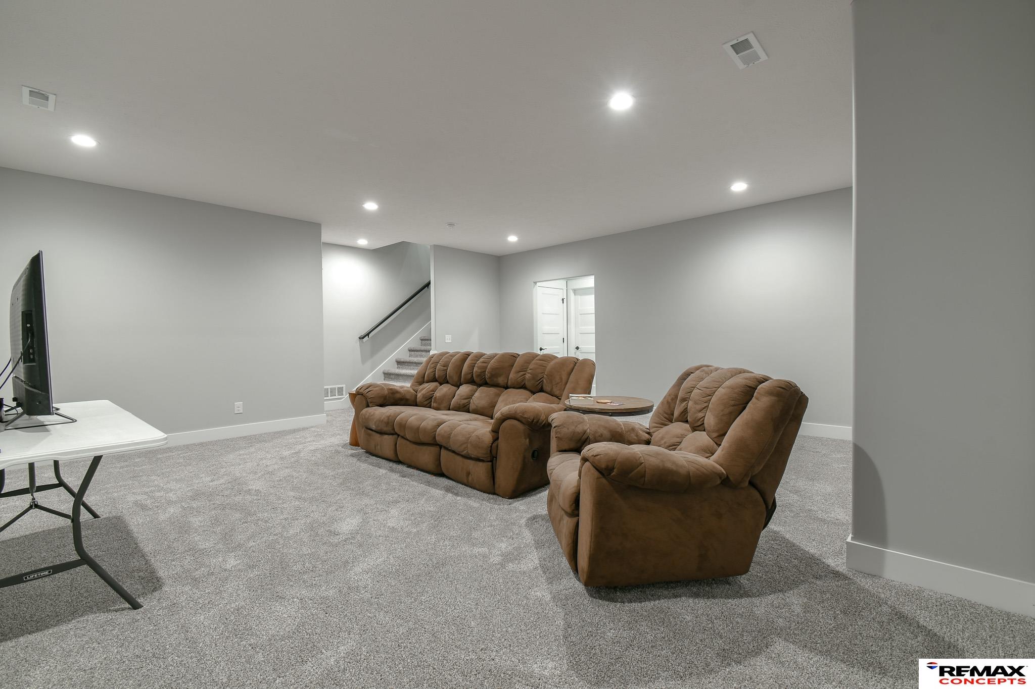 8915 S 75th Street