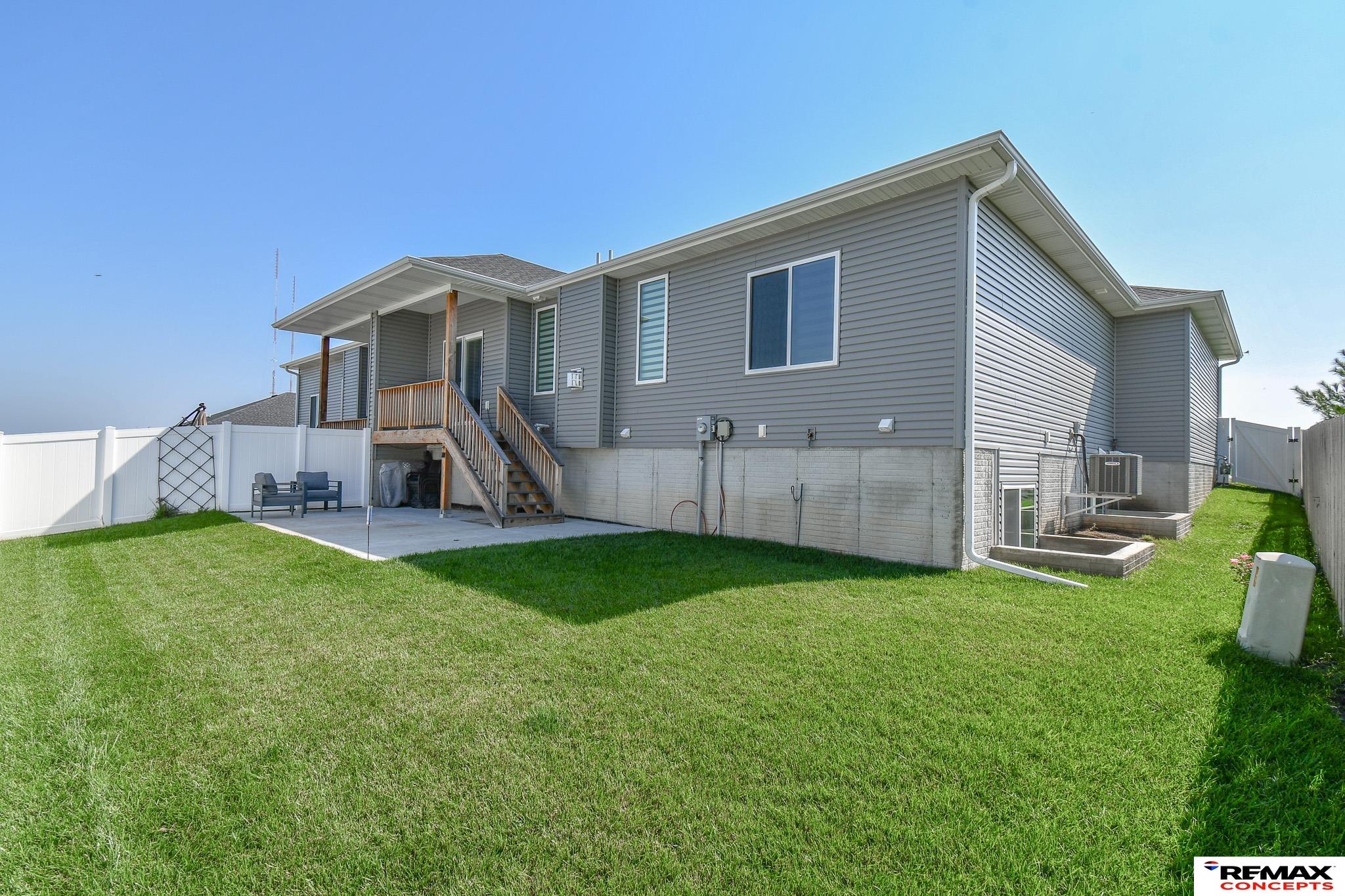 8915 S 75th Street