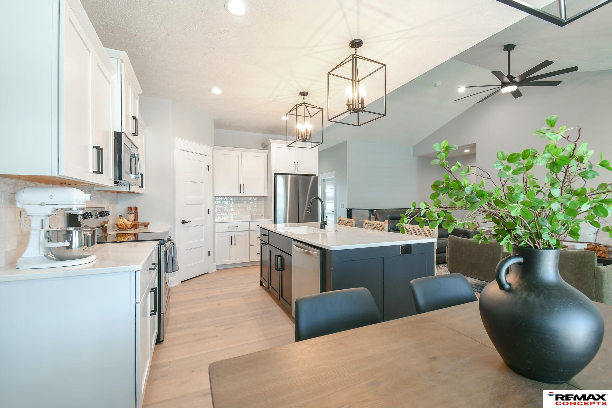 8915 S 75th Street
