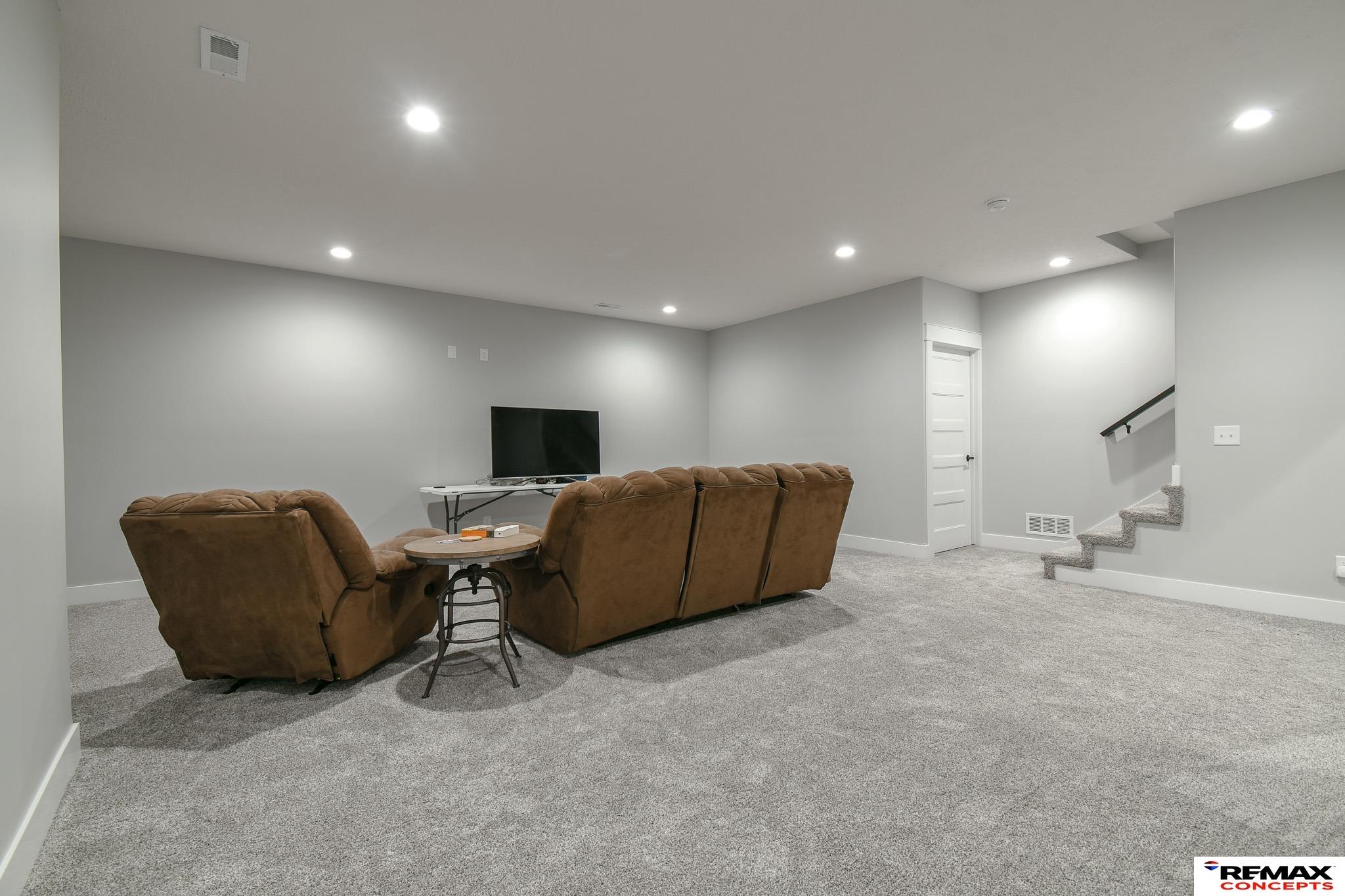 8915 S 75th Street