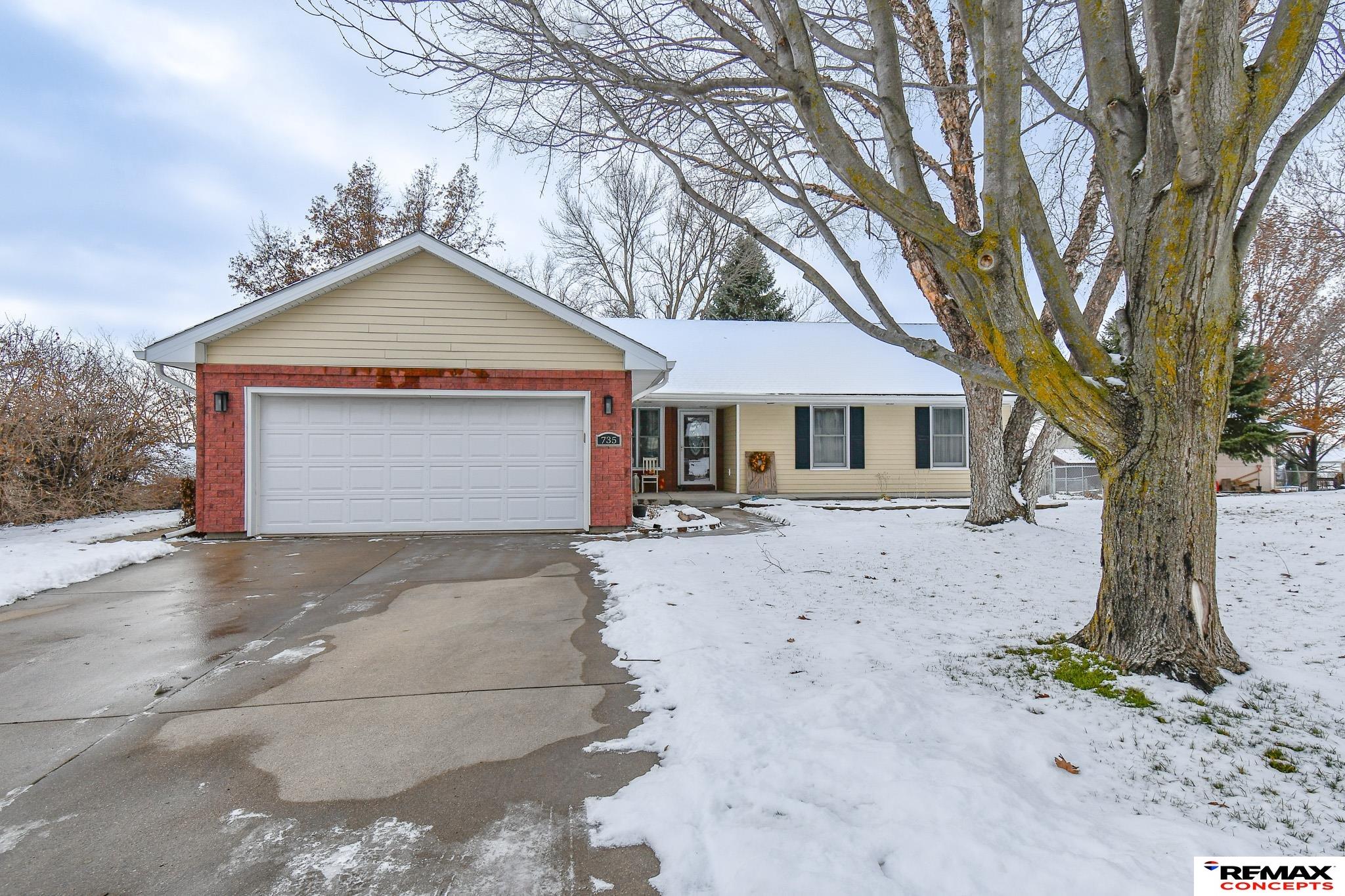735 Summit Court