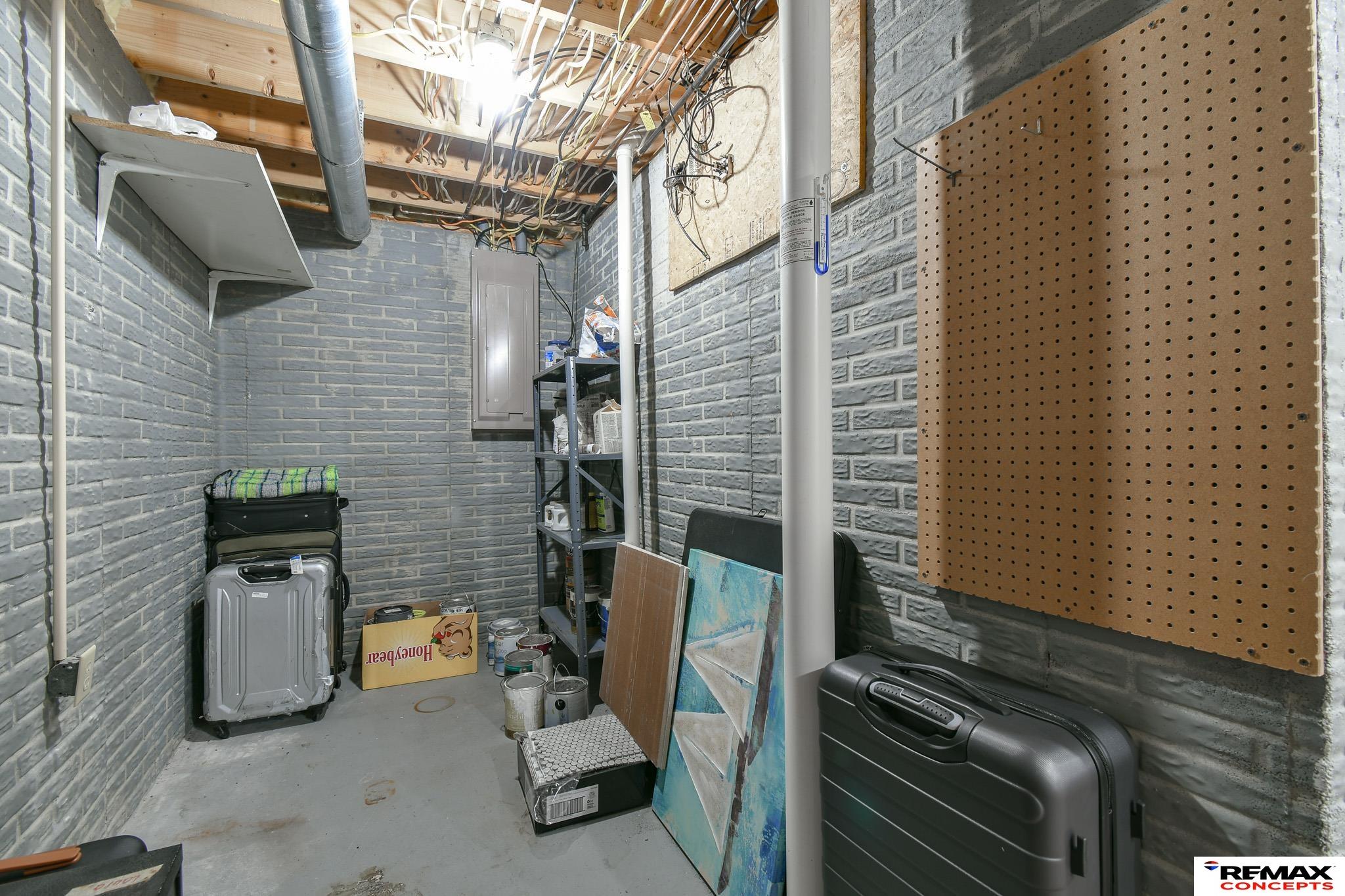 735 Summit Court