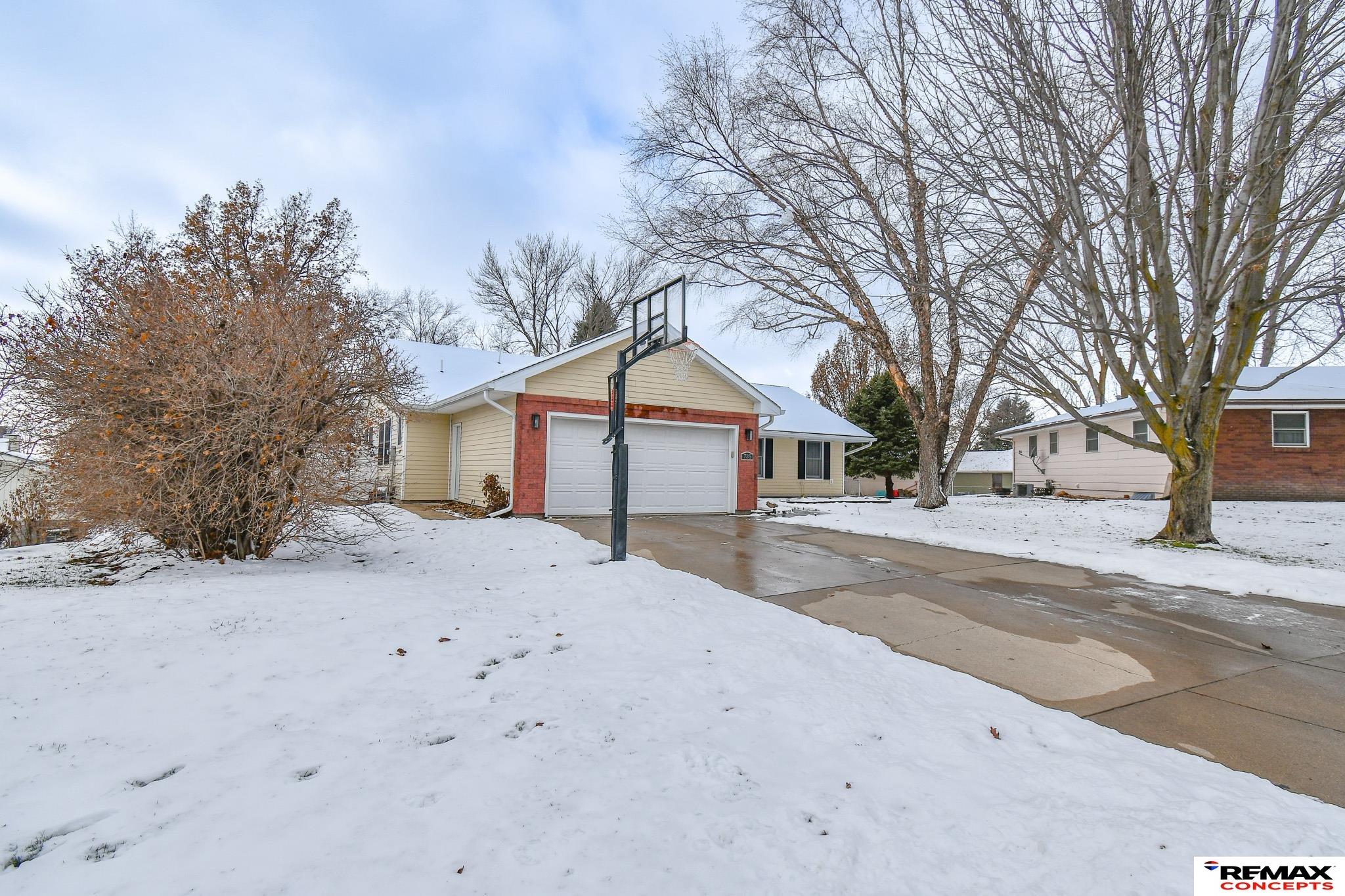 735 Summit Court