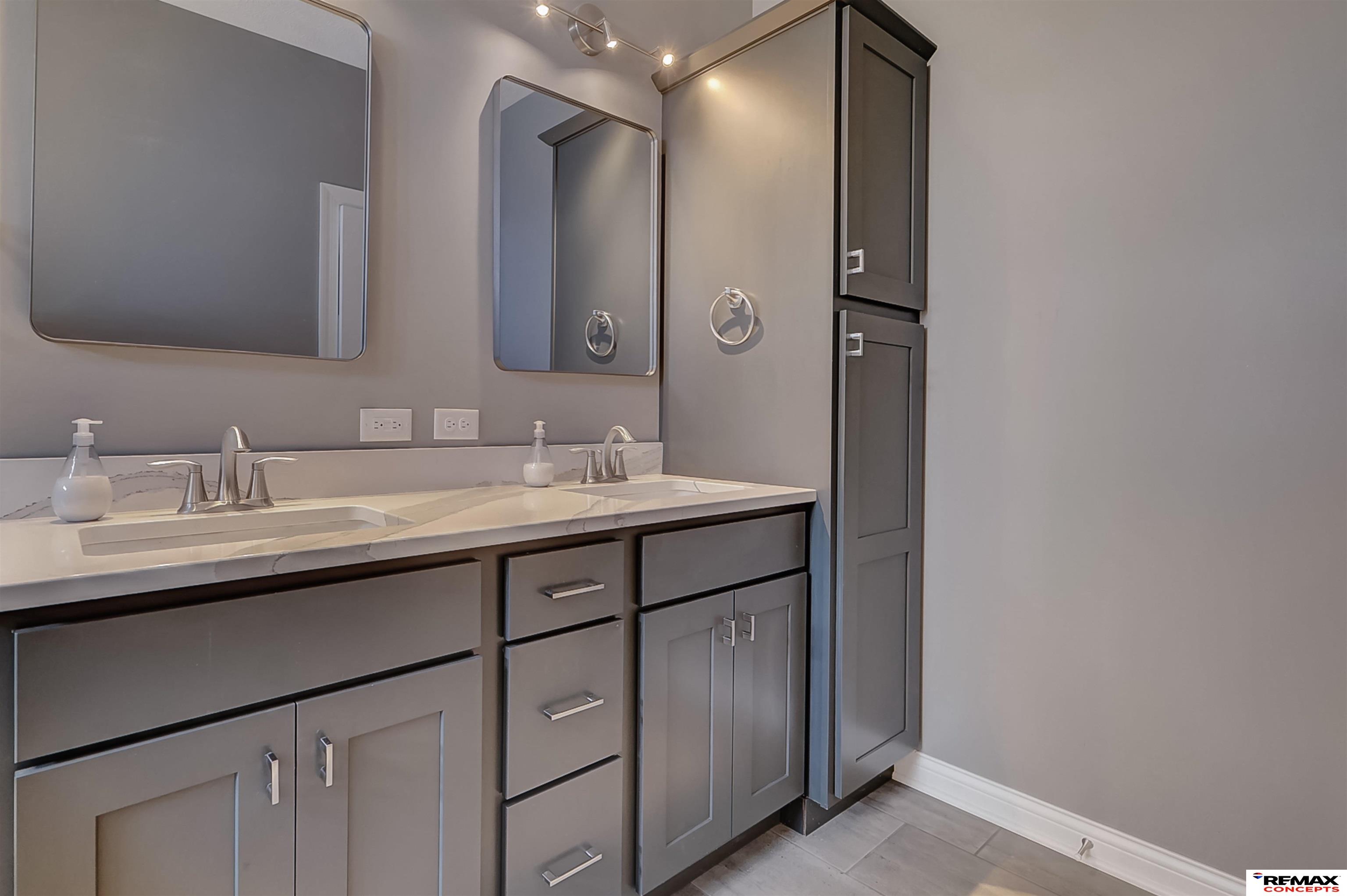 225 Knotty Pine Lane