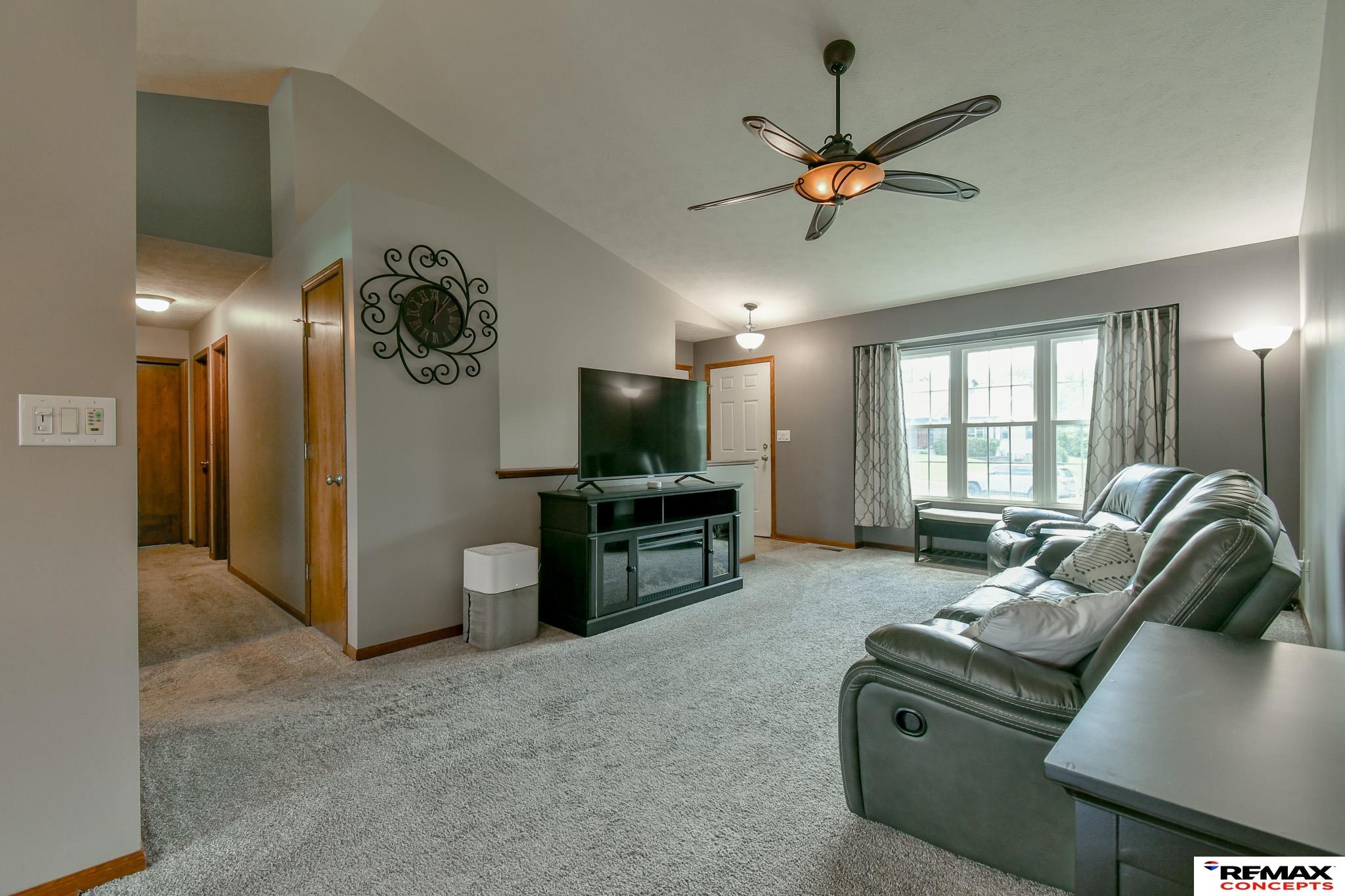 4548 W Ludwig Drive