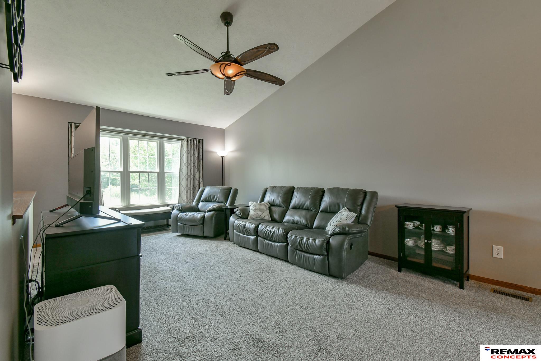 4548 W Ludwig Drive