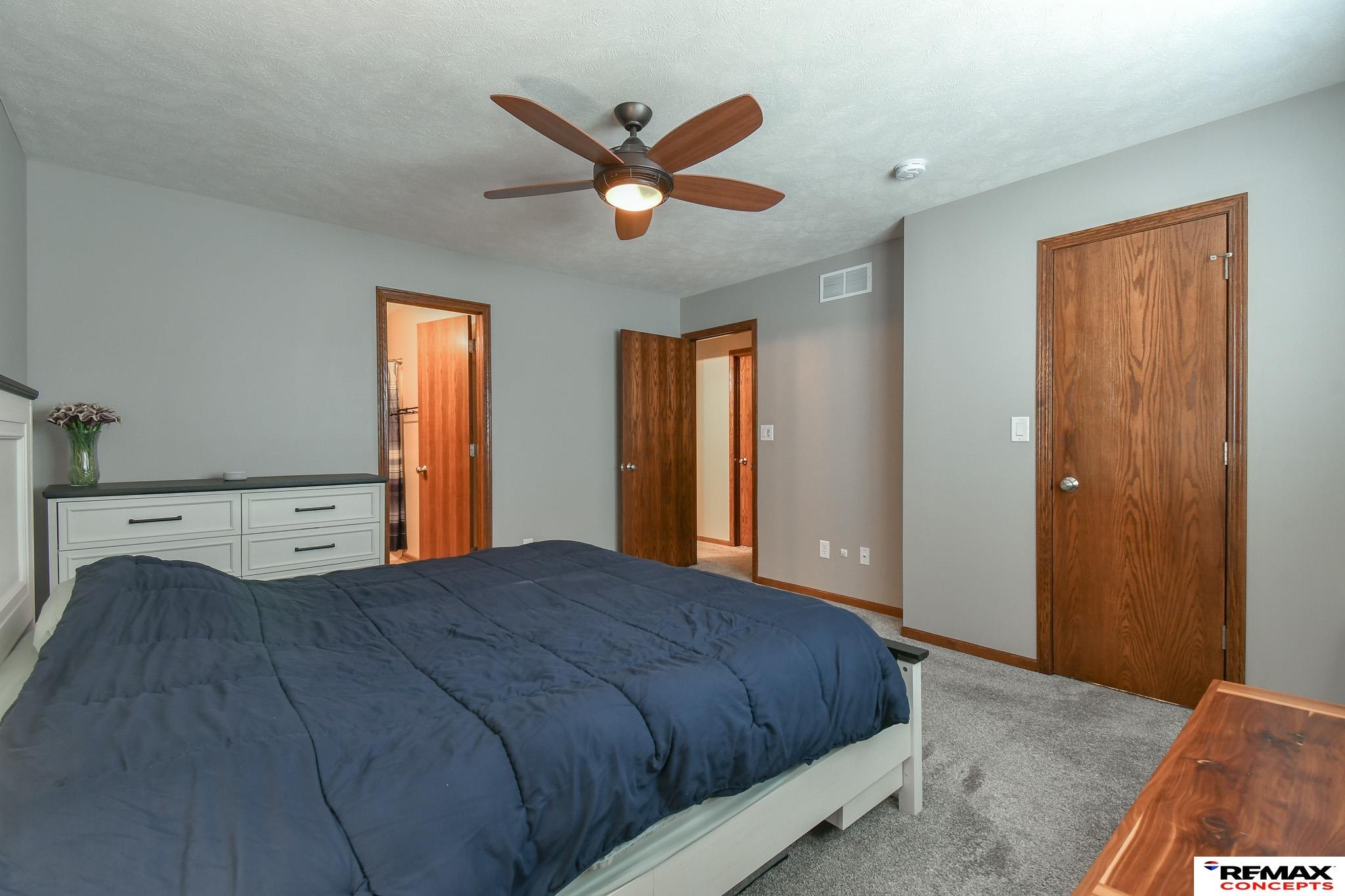 4548 W Ludwig Drive