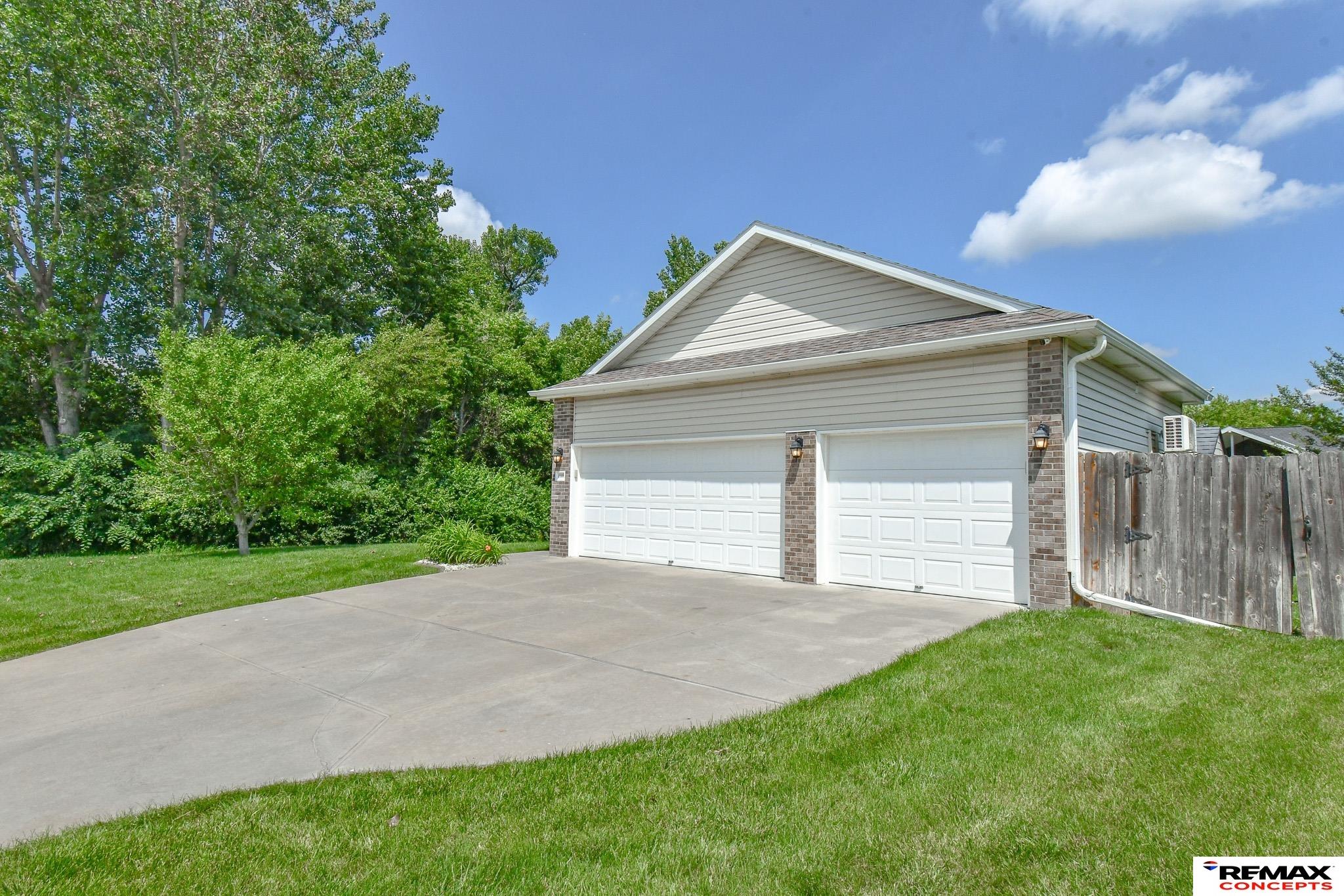 4548 W Ludwig Drive