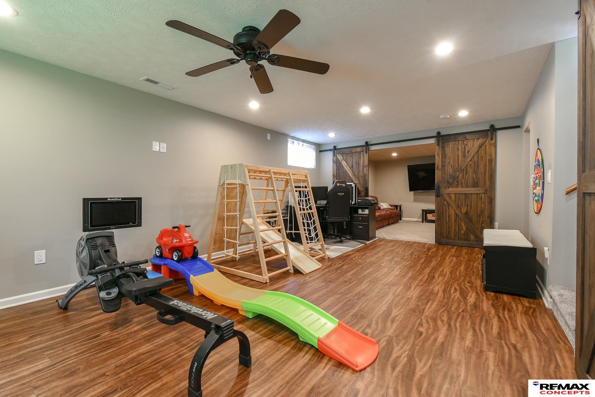 4548 W Ludwig Drive