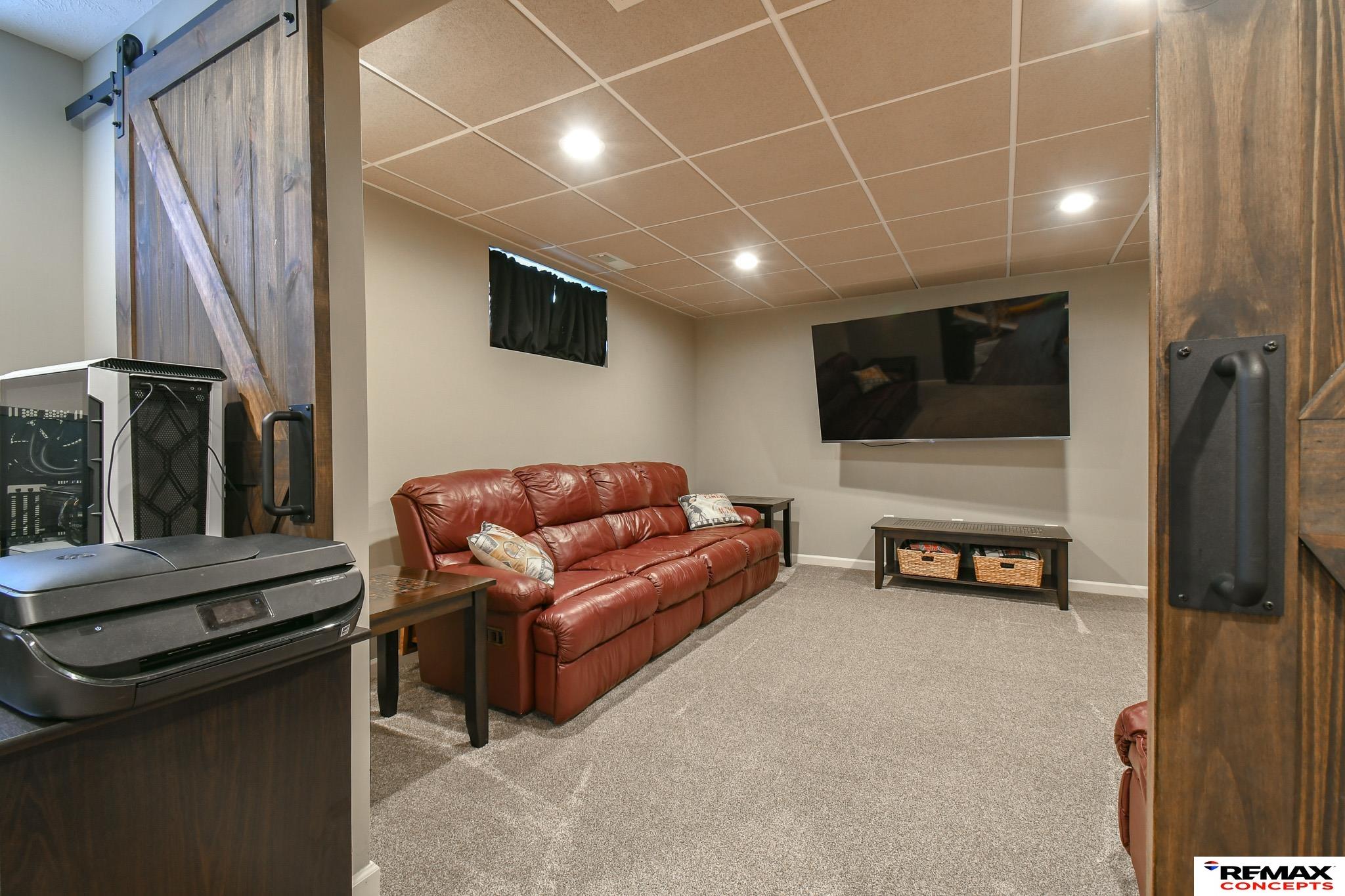 4548 W Ludwig Drive