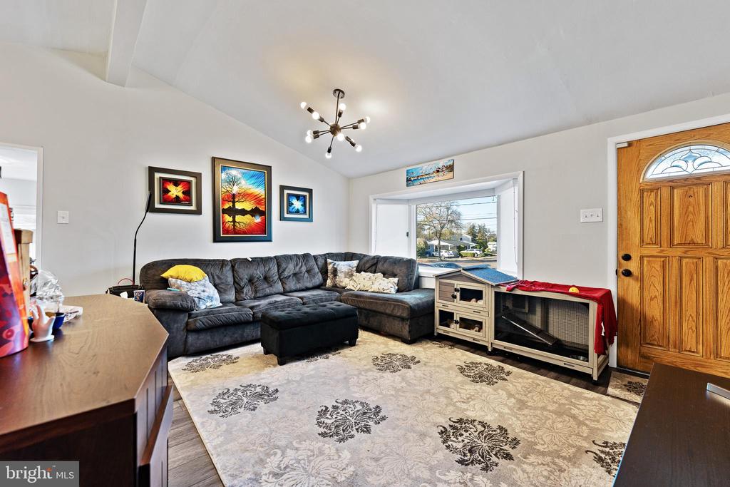 19 Avon Cir