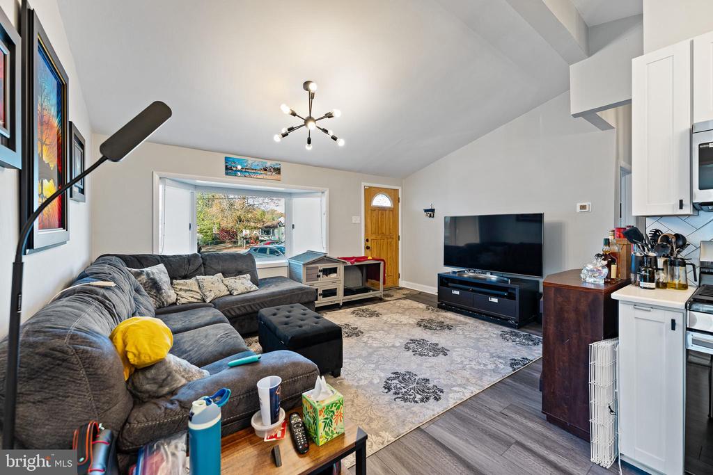 19 Avon Cir