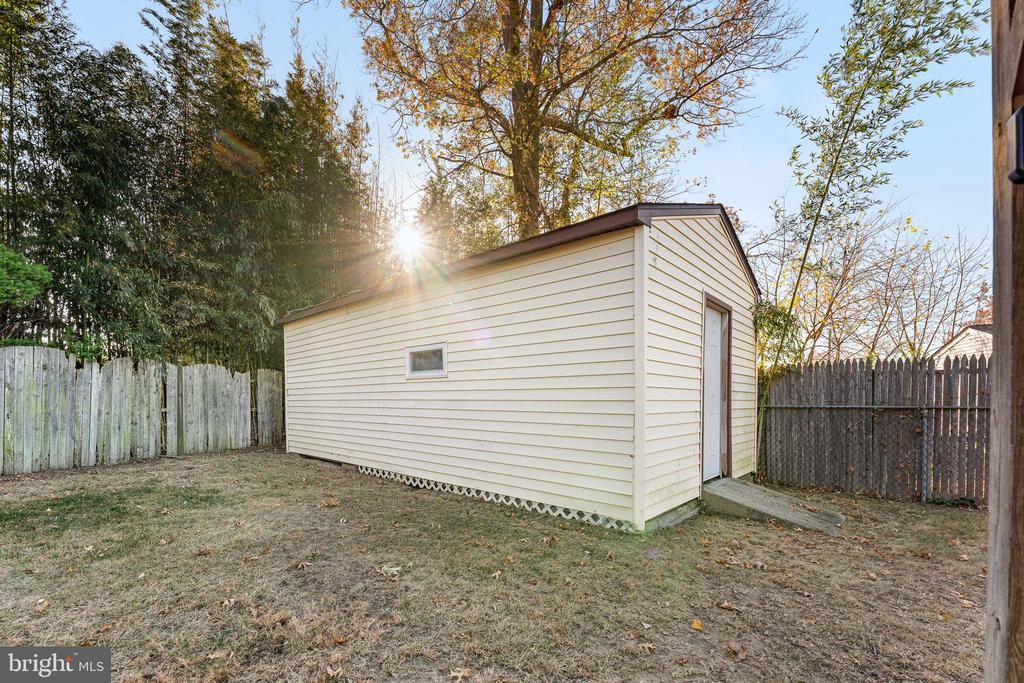 19 Avon Cir