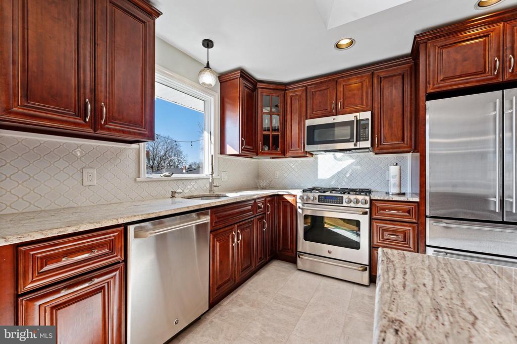 203 Cambridge Dr