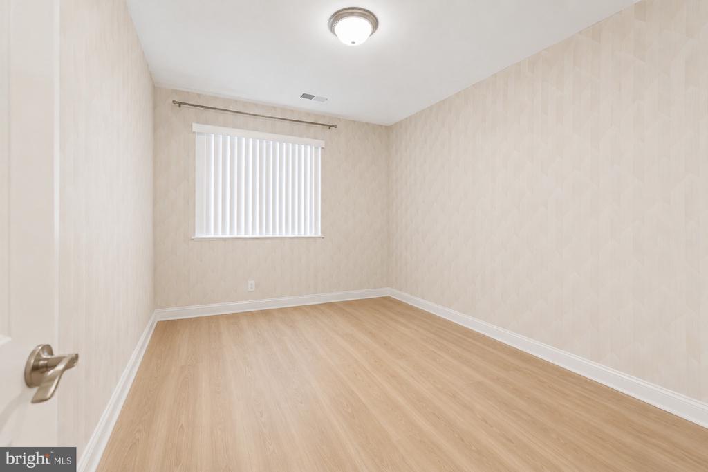 115 E KINGS HIGHWAY Unit: #140