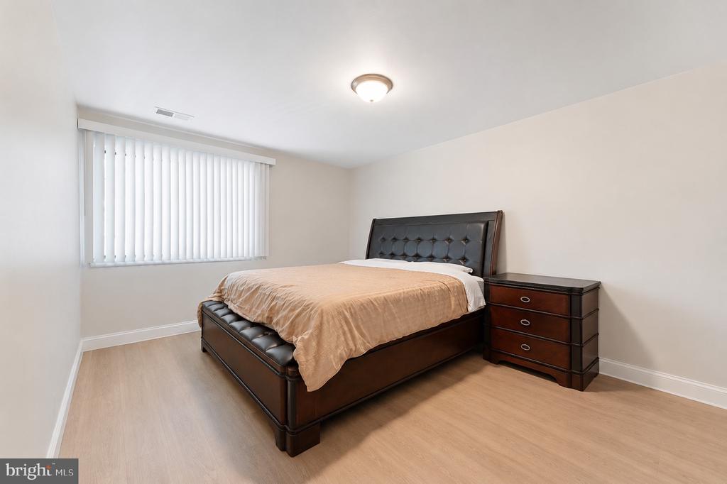 115 E KINGS HIGHWAY Unit: #140