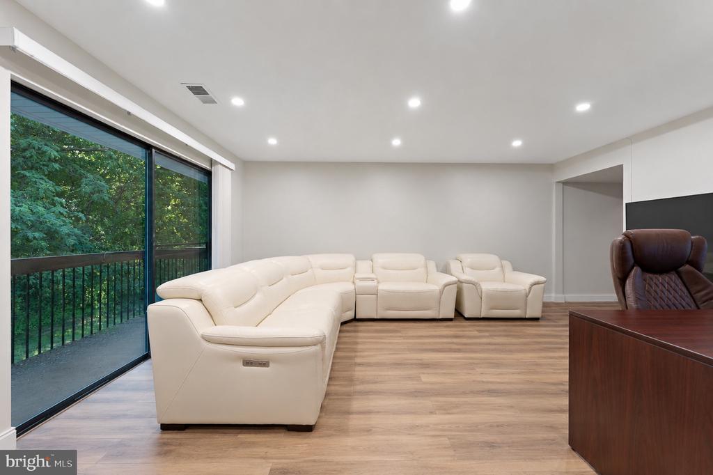 115 E KINGS HIGHWAY Unit: #140