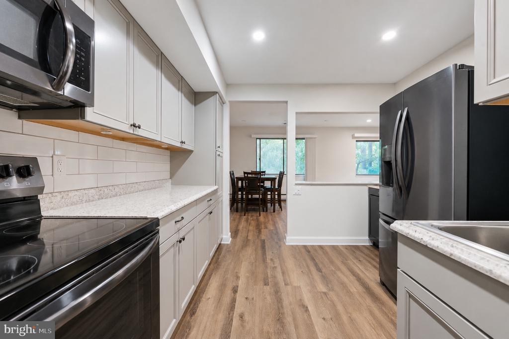115 E KINGS HIGHWAY Unit: #140
