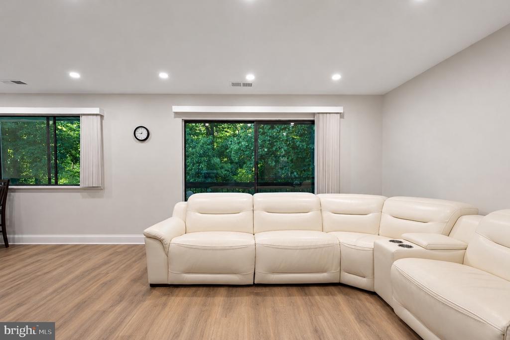 115 E KINGS HIGHWAY Unit: #140