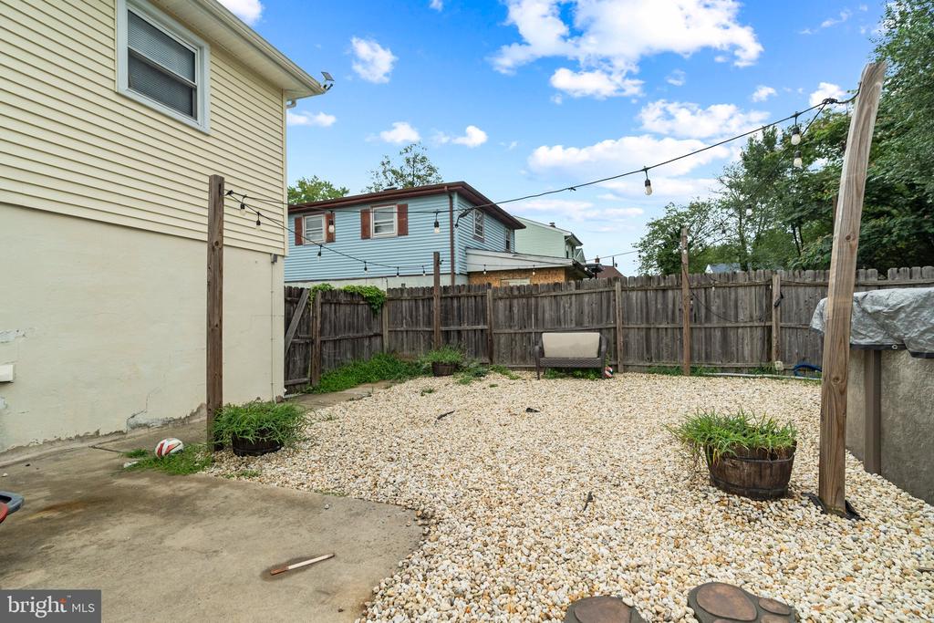 2042 S Winthrop Ave