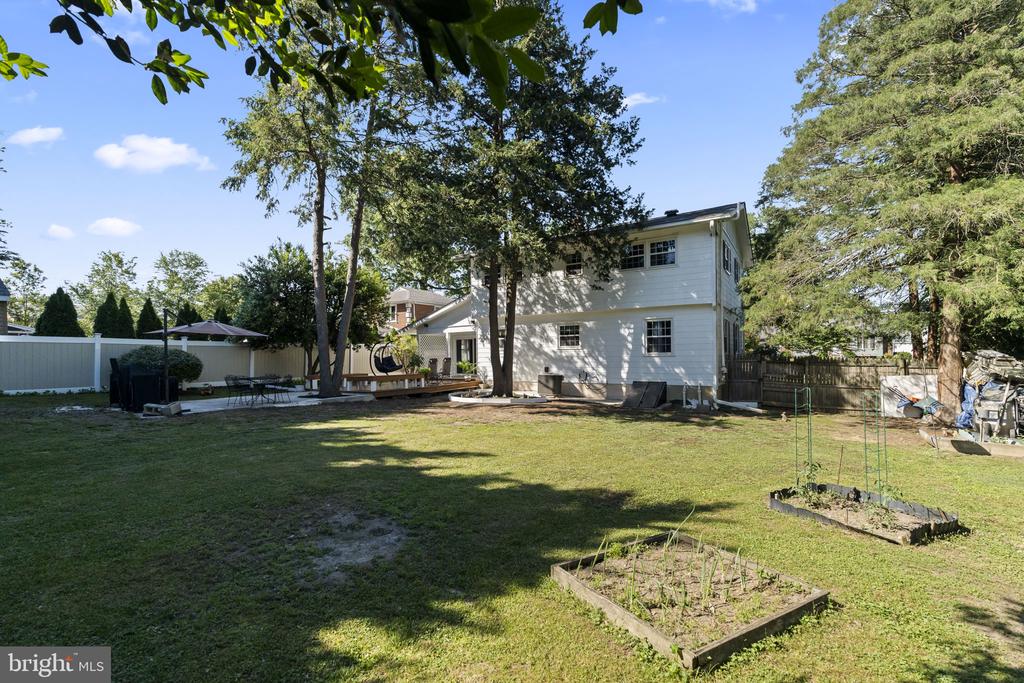 15 E TAMPA AVENUE