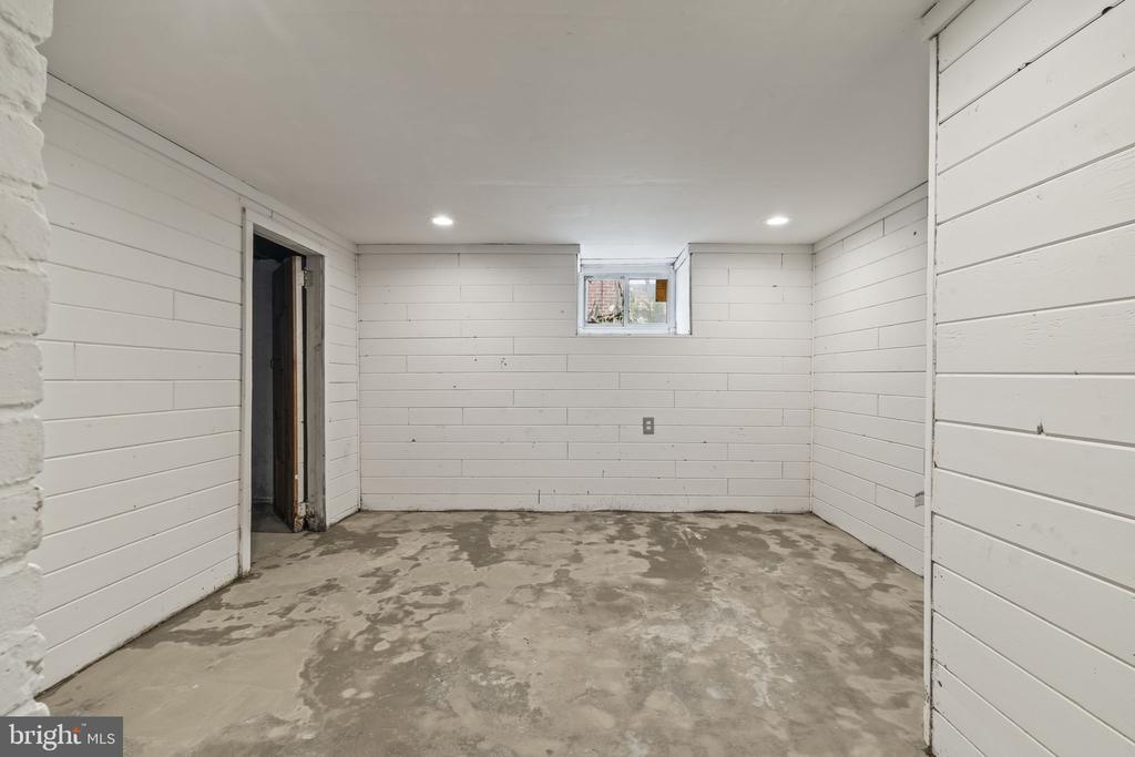 39 MAPLE AVENUE