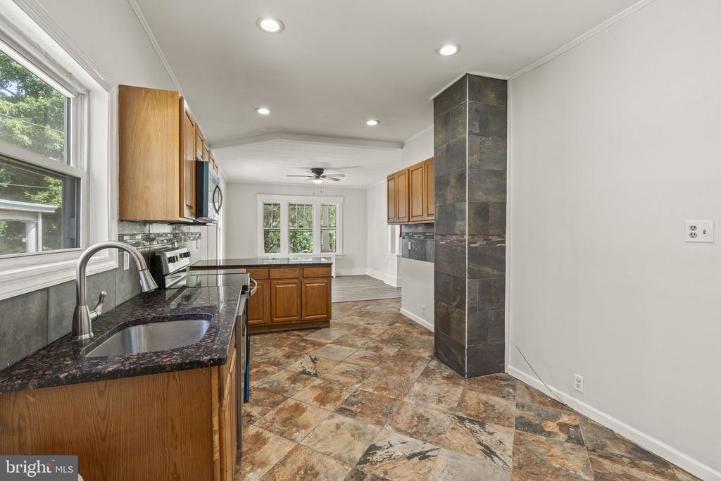 39 MAPLE AVENUE
