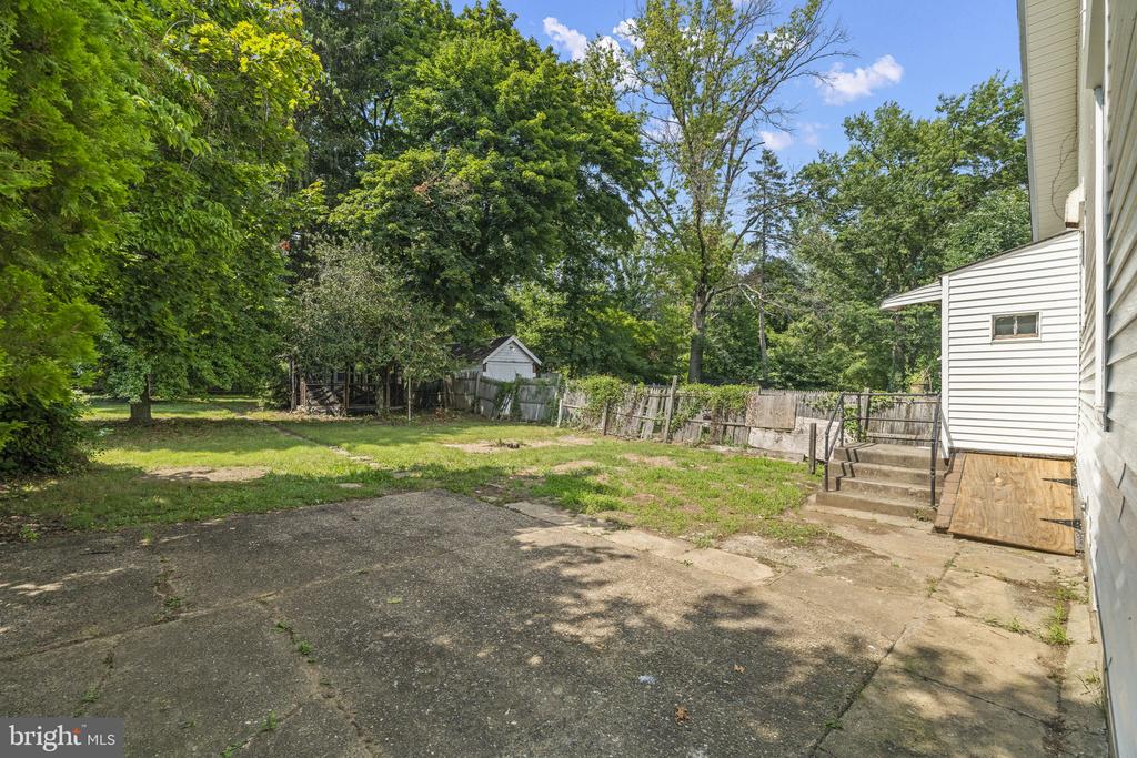 39 MAPLE AVENUE