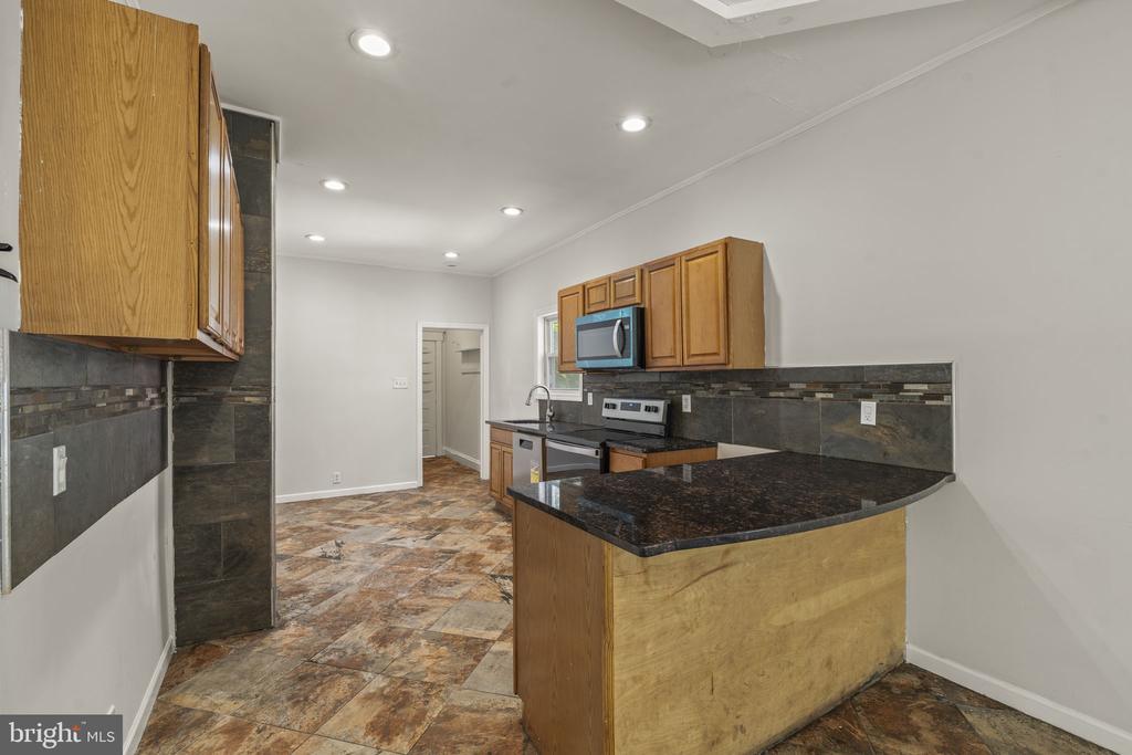 39 MAPLE AVENUE