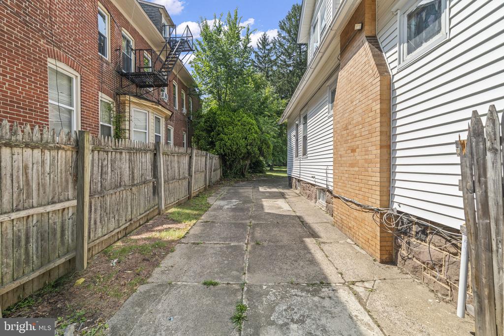 39 MAPLE AVENUE