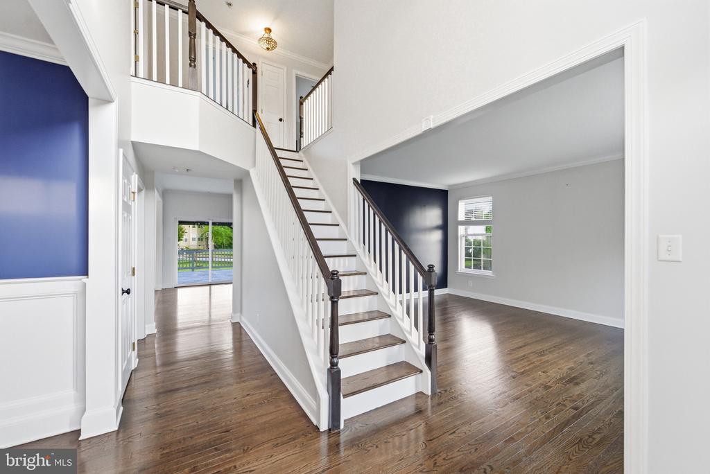 520 MYSTIC LANE