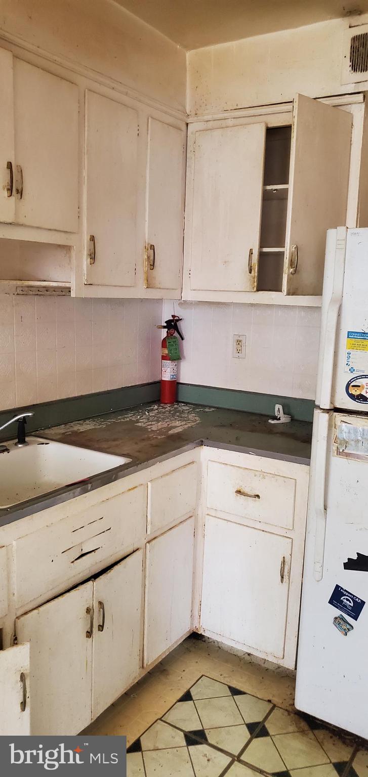 1214 E Mount Airy Ave