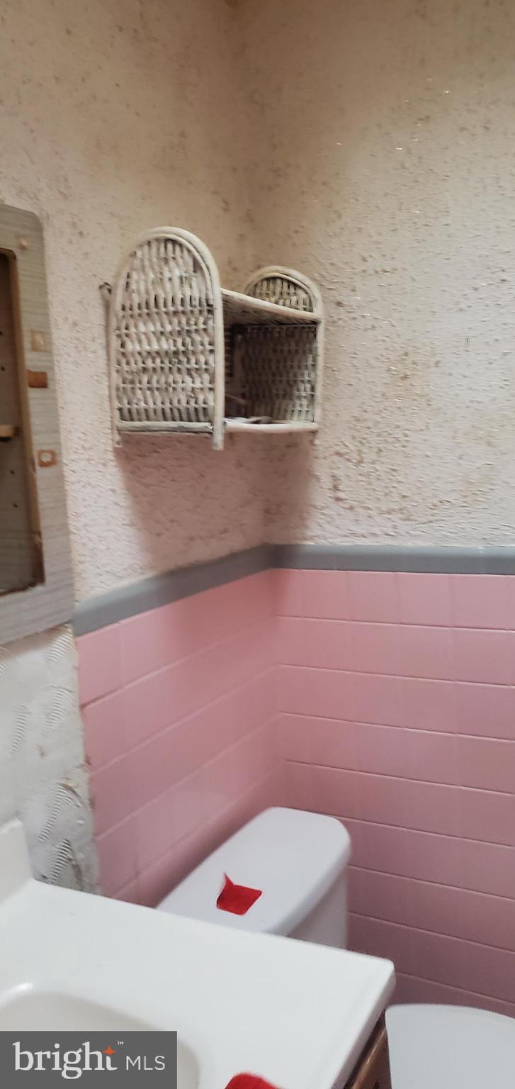 1214 E Mount Airy Ave