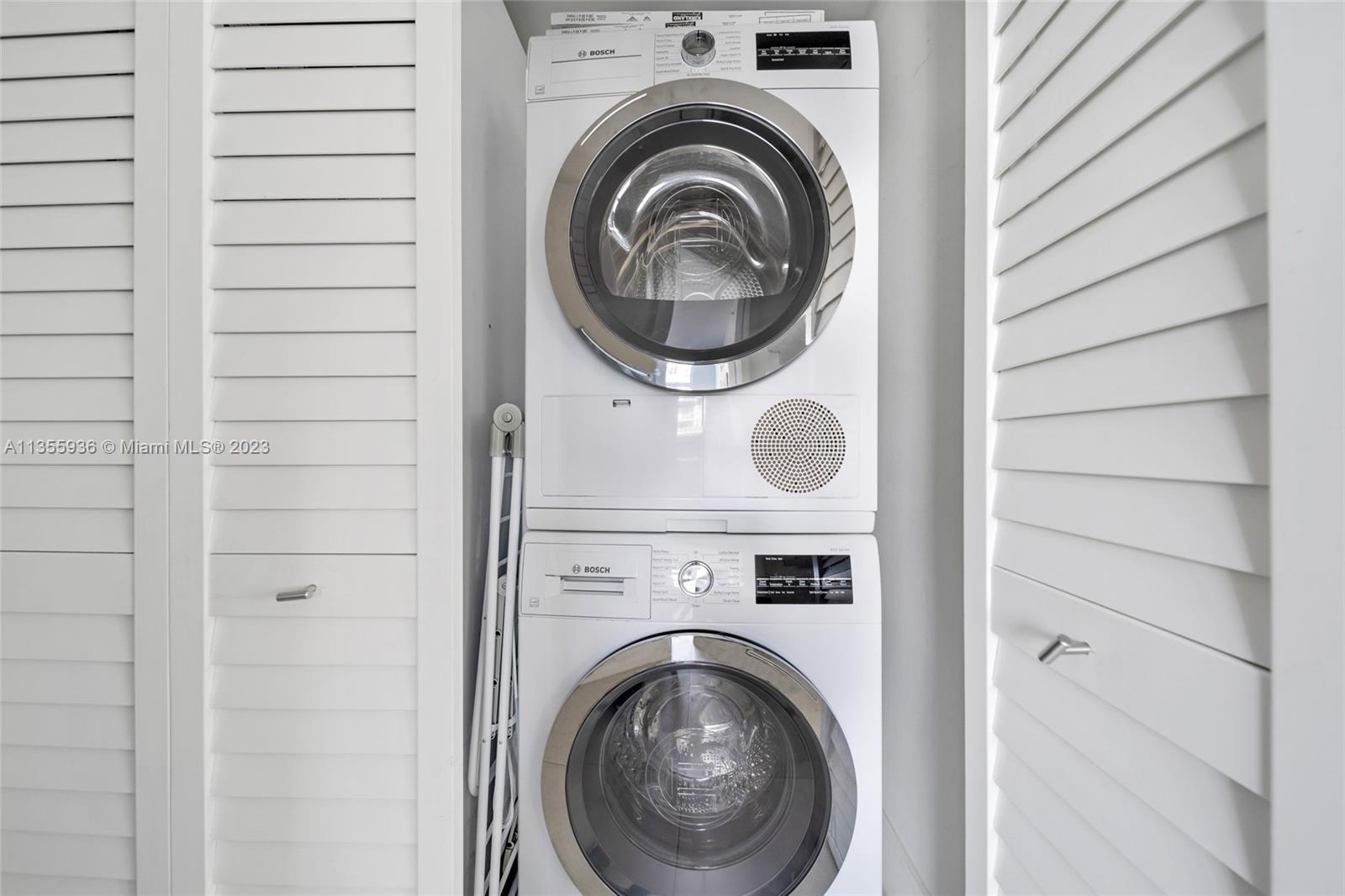 1155 BRICKELL BAY DR # 3002