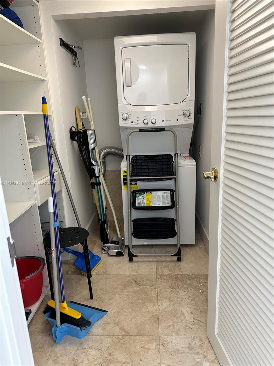 2333 Brickell Ave. # 2716