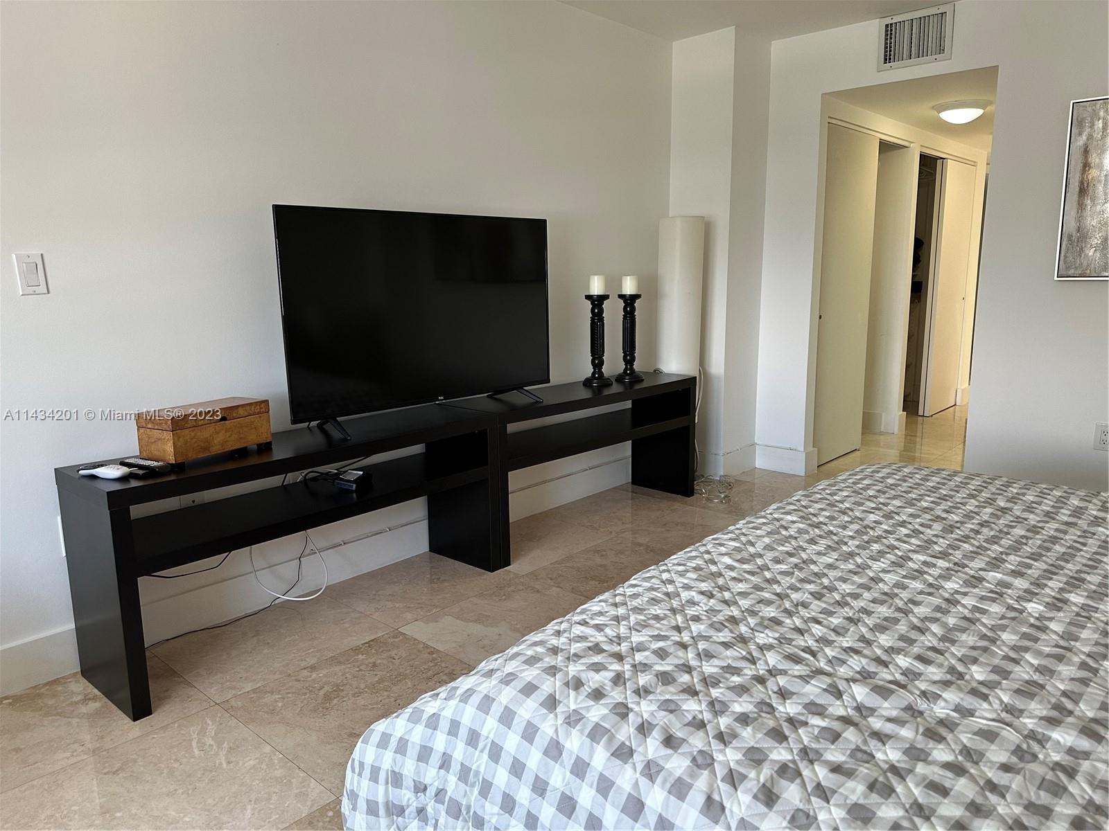 2333 Brickell Ave. # 2716