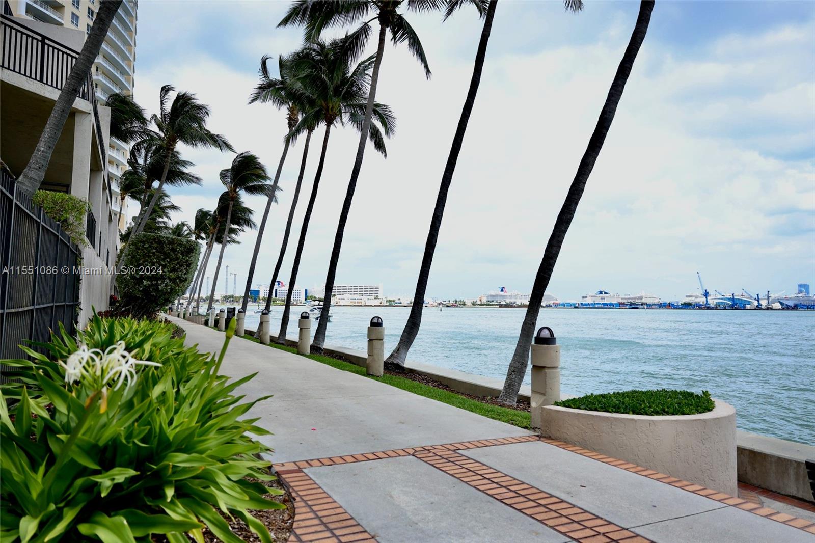 540 Brickell Key Dr # 809