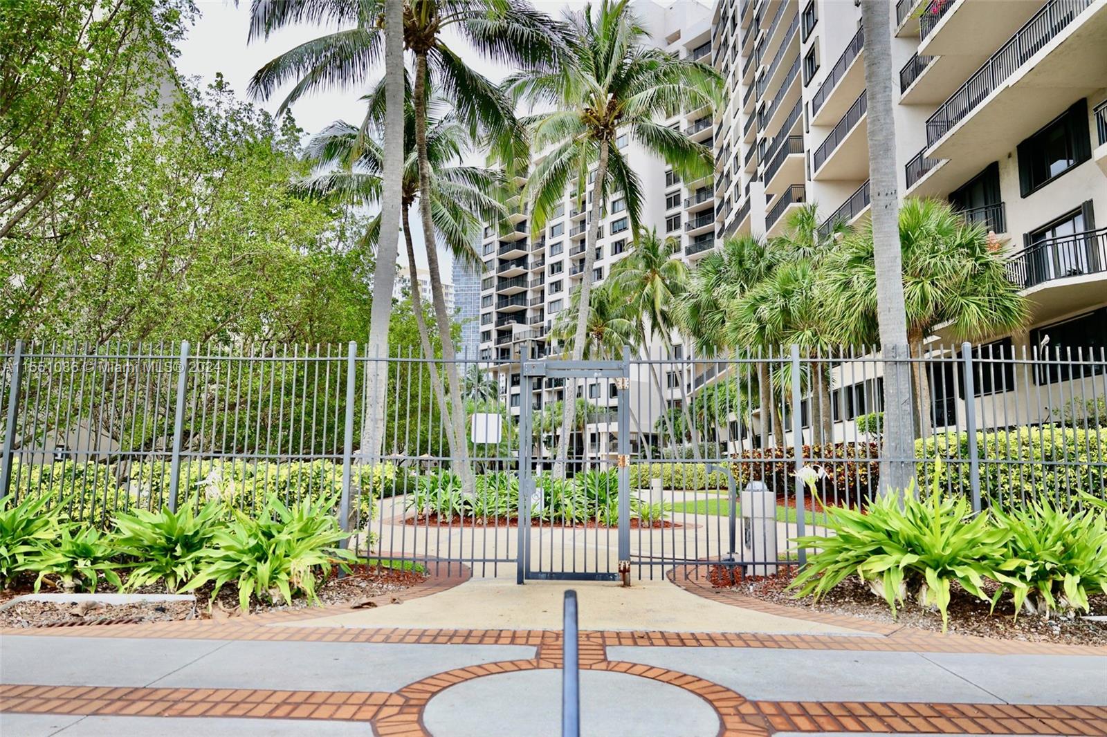 540 Brickell Key Dr # 809