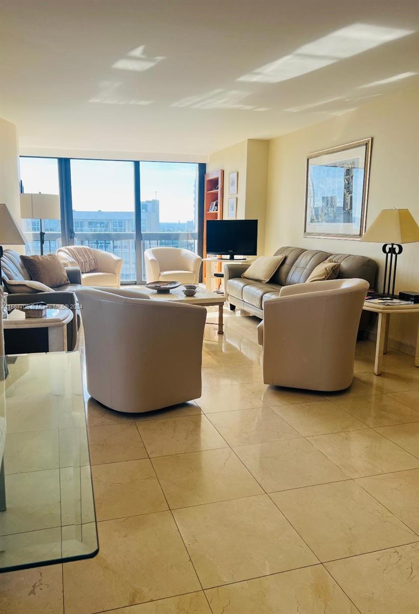 2333 Brickell Ave. # 2402