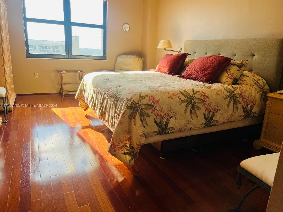 2333 Brickell Ave. # 2402