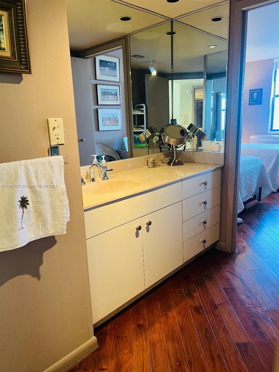 2333 Brickell Ave. # 2402