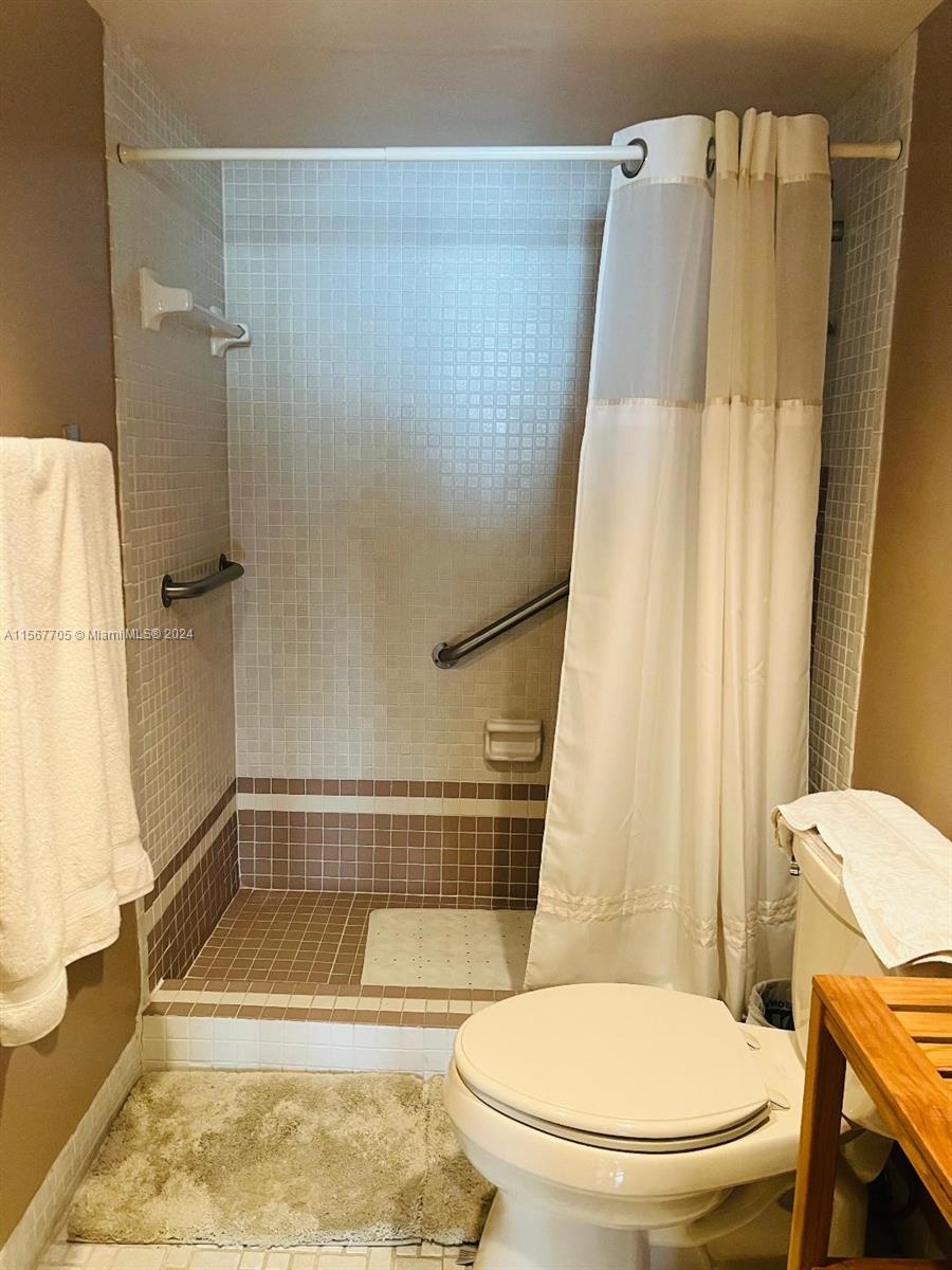 2333 Brickell Ave. # 2402