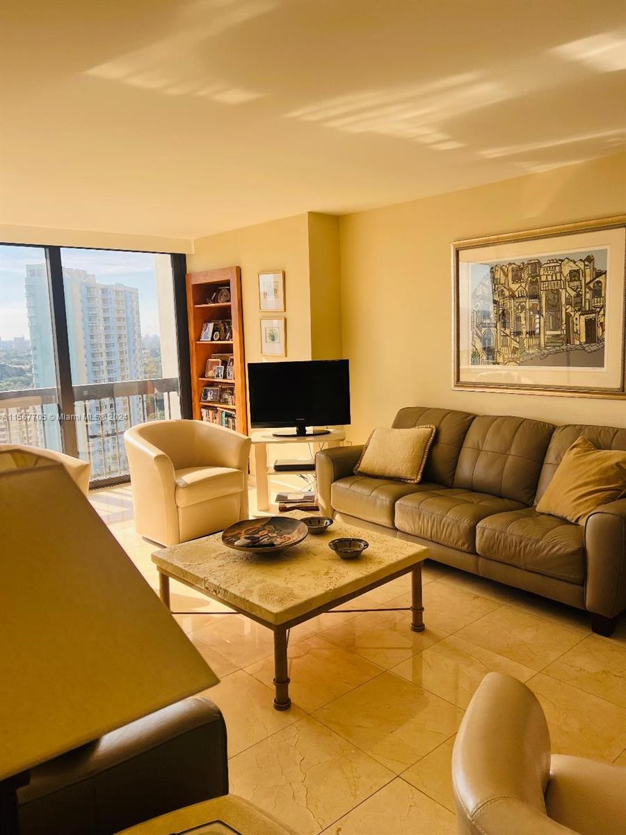 2333 Brickell Ave. # 2402