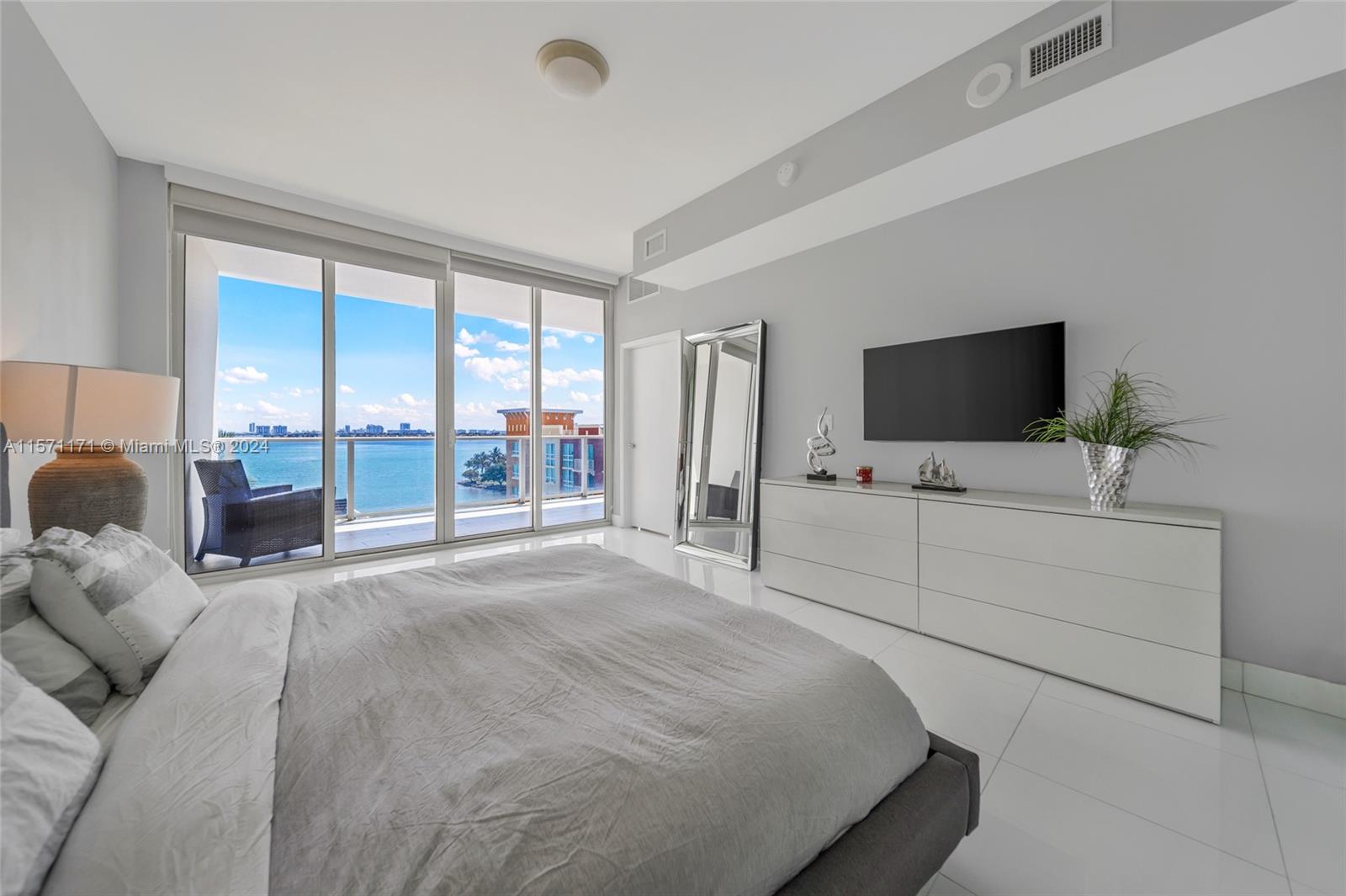 2020 N Bayshore Dr # 710