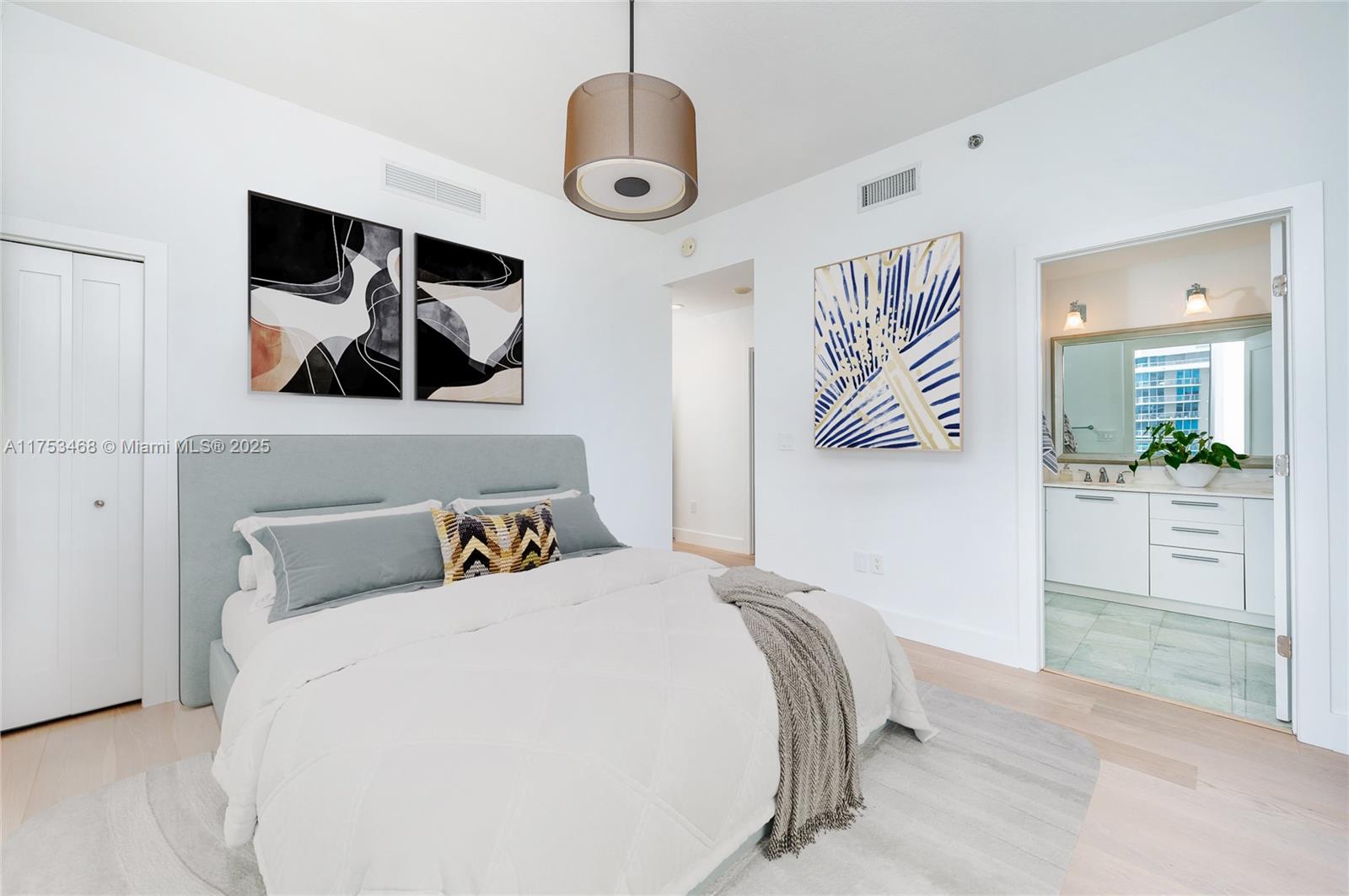 1060 Brickell Ave # 4203