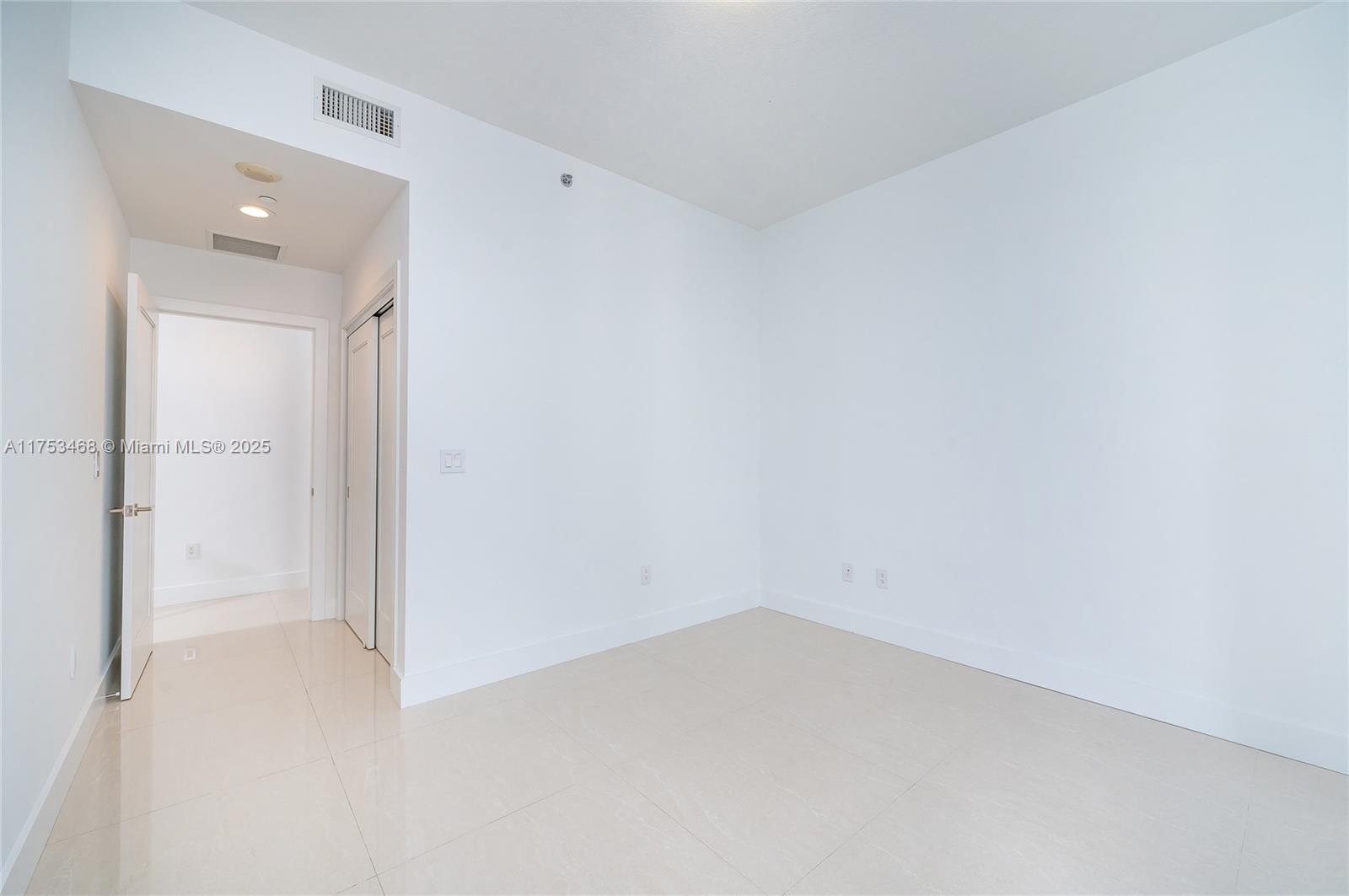 1060 Brickell Ave # 4203