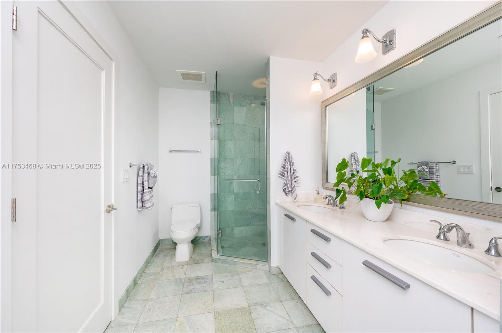 1060 Brickell Ave # 4203