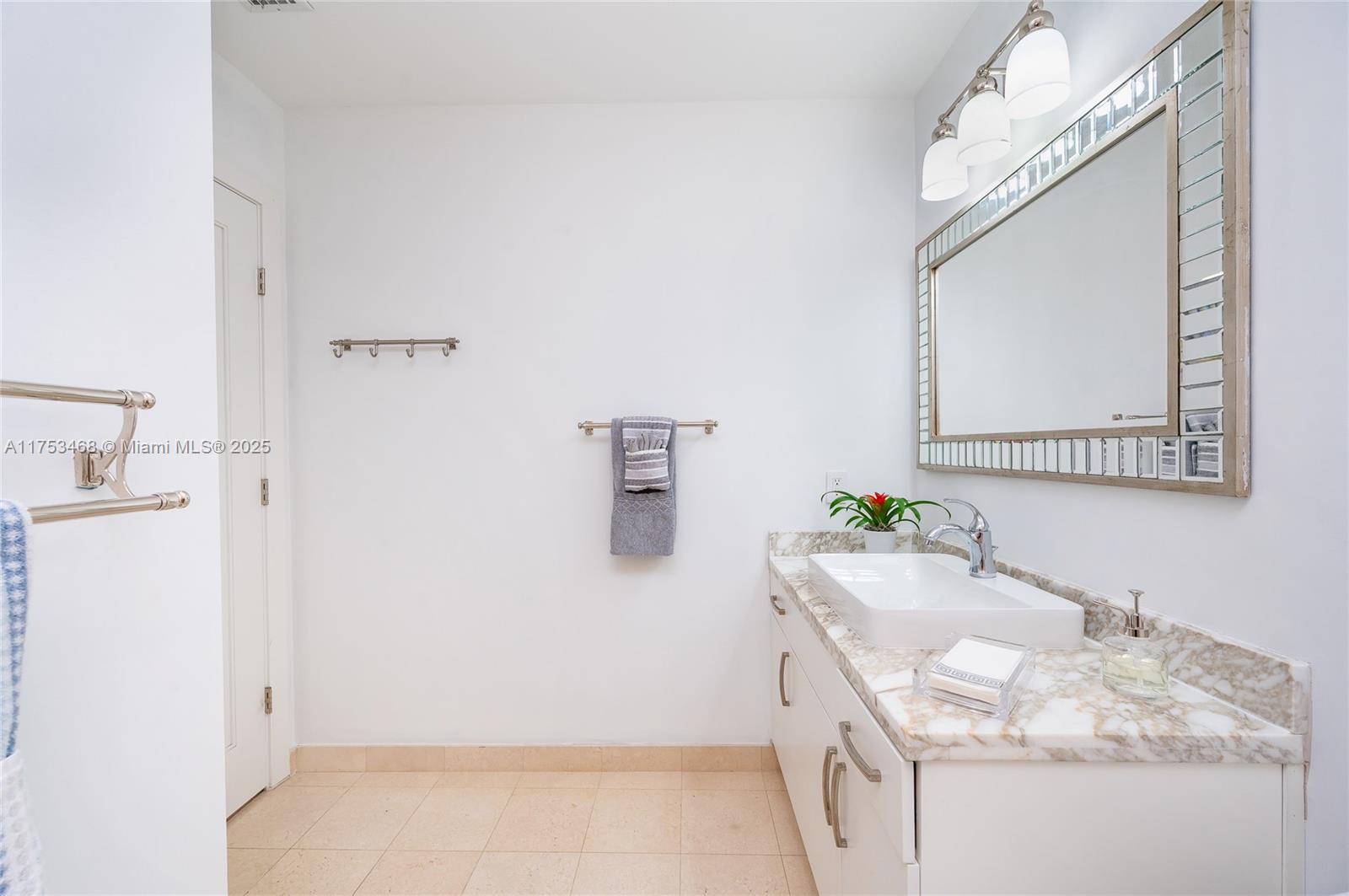 1060 Brickell Ave # 4203