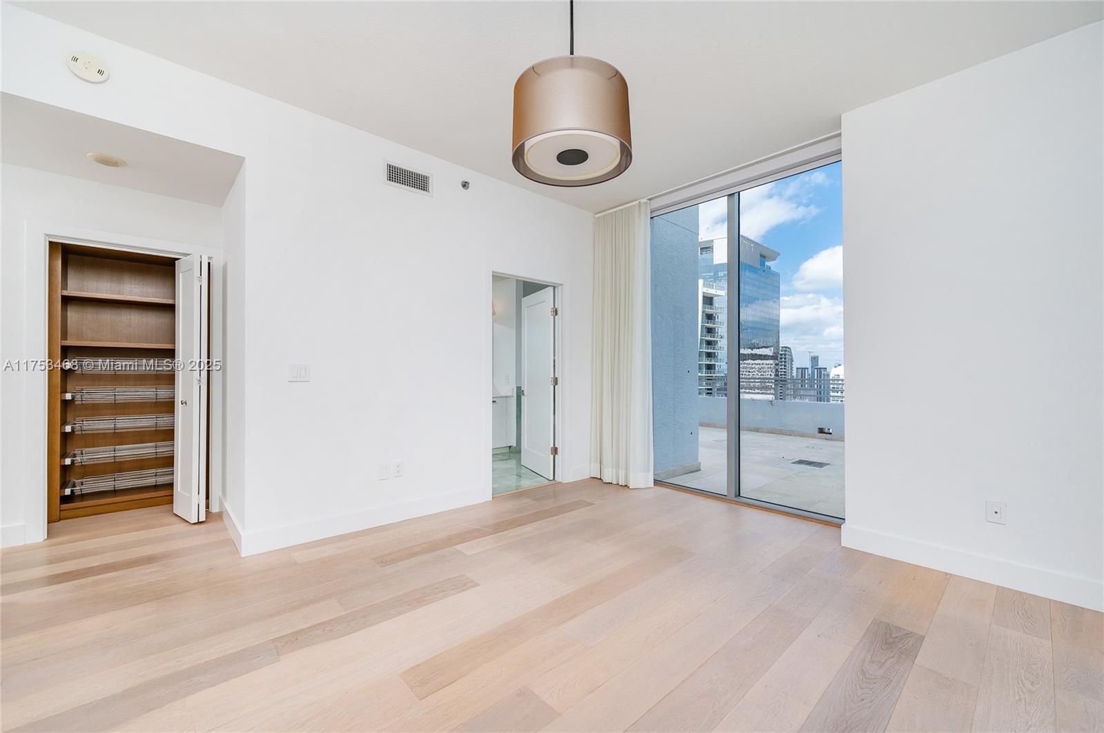1060 Brickell Ave # 4203