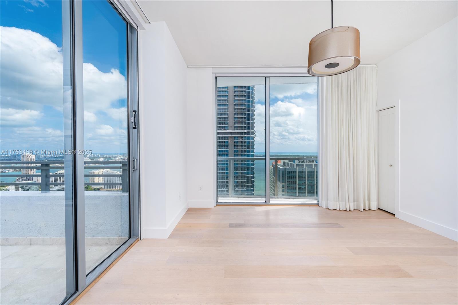 1060 Brickell Ave # 4203